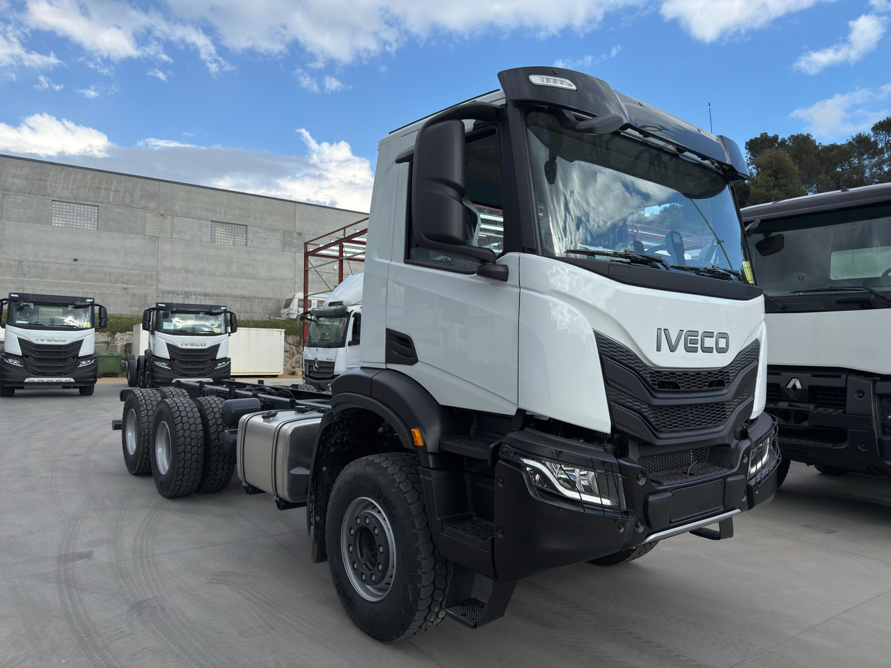 IVECO AD380T46 6x4 E6 (Chassis) - Грузовик-шасси: фото 2 IVECO AD380T46 6x4 E6 (Chassis) - Грузовик-шасси: фото 2