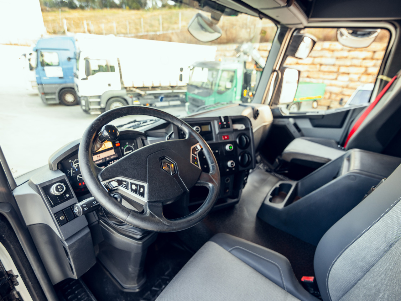 RENAULT C460 E6 (Chassis) - Грузовик-шасси: фото 5 RENAULT C460 E6 (Chassis) - Грузовик-шасси: фото 5