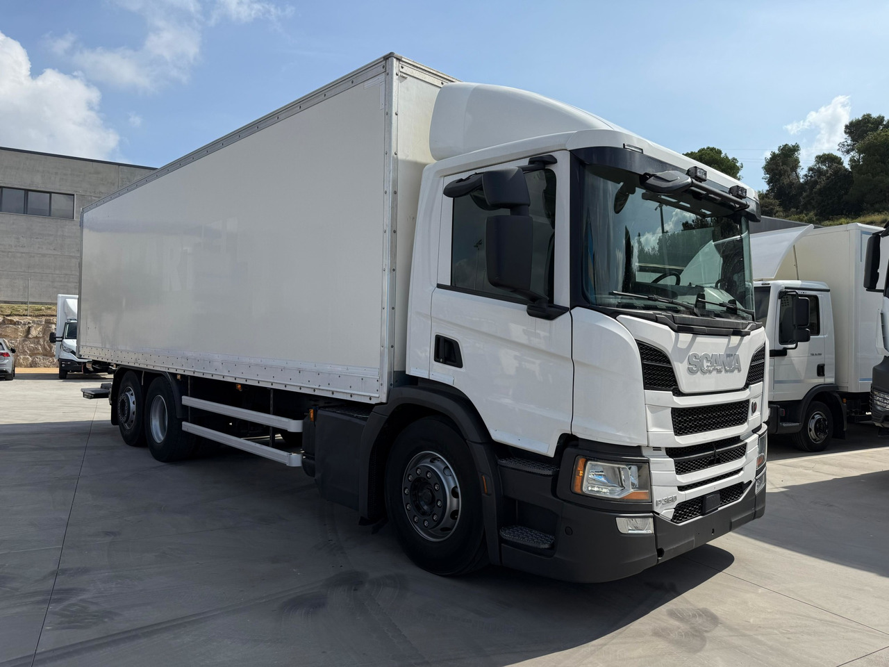 SCANIA P360 E6 (VAN) - Грузовик с закрытым кузовом: фото 2 SCANIA P360 E6 (VAN) - Грузовик с закрытым кузовом: фото 2