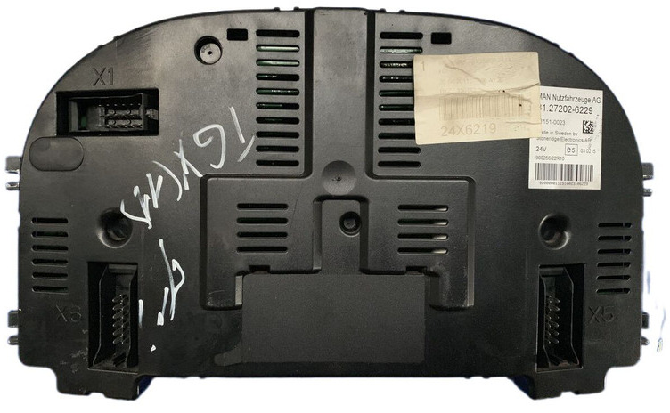 MAN 81.27202-6229 - Приборная панель: фото 2 MAN 81.27202-6229 - Приборная панель: фото 2