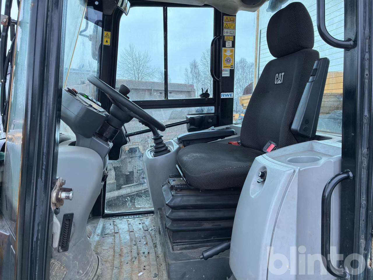 Колёсный погрузчик CAT 908M: фото 43 Колёсный погрузчик CAT 908M: фото 43