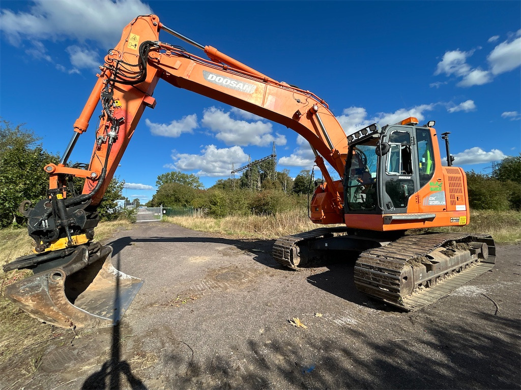 Doosan DX 235 LCR - Гусеничный экскаватор: фото 1 Doosan DX 235 LCR - Гусеничный экскаватор: фото 1