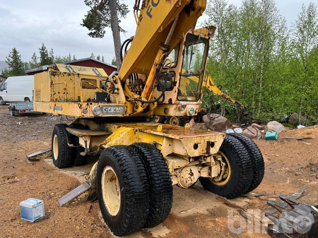 FORD - Колёсный экскаватор: фото 4 FORD - Колёсный экскаватор: фото 4
