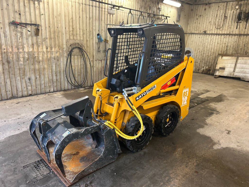 KATO IMER AS12 - Мини-погрузчик с бортовым поворотом: фото 1 KATO IMER AS12 - Мини-погрузчик с бортовым поворотом: фото 1