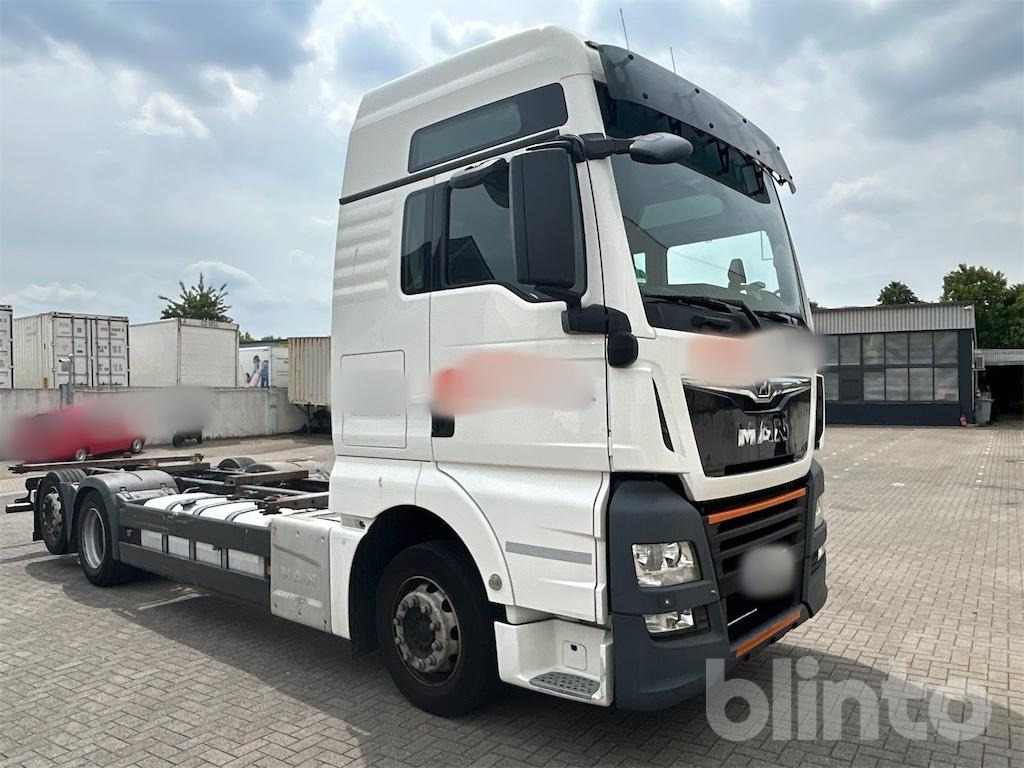 MAN TGX 26.400 6X2-4 LL - Грузовик-контейнеровоз/ Сменный кузов: фото 2 MAN TGX 26.400 6X2-4 LL - Грузовик-контейнеровоз/ Сменный кузов: фото 2