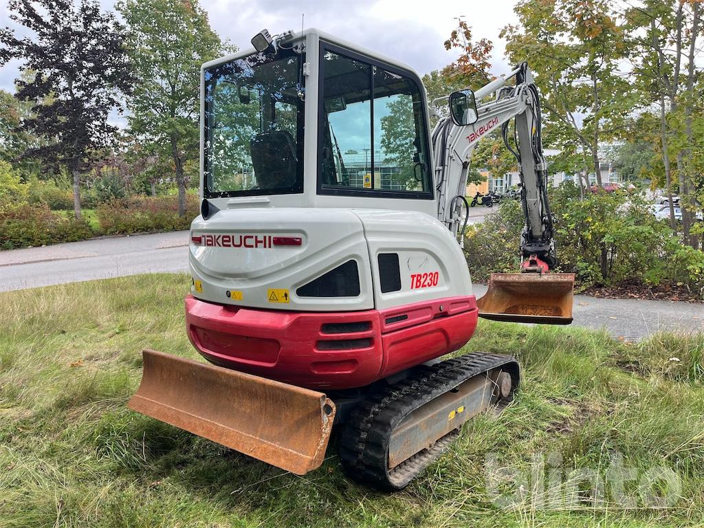 Minigrävare Takeuchi TB 230 med rototilt samt 2 skopor - Гусеничный экскаватор: фото 5 Minigrävare Takeuchi TB 230 med rototilt samt 2 skopor - Гусеничный экскаватор: фото 5