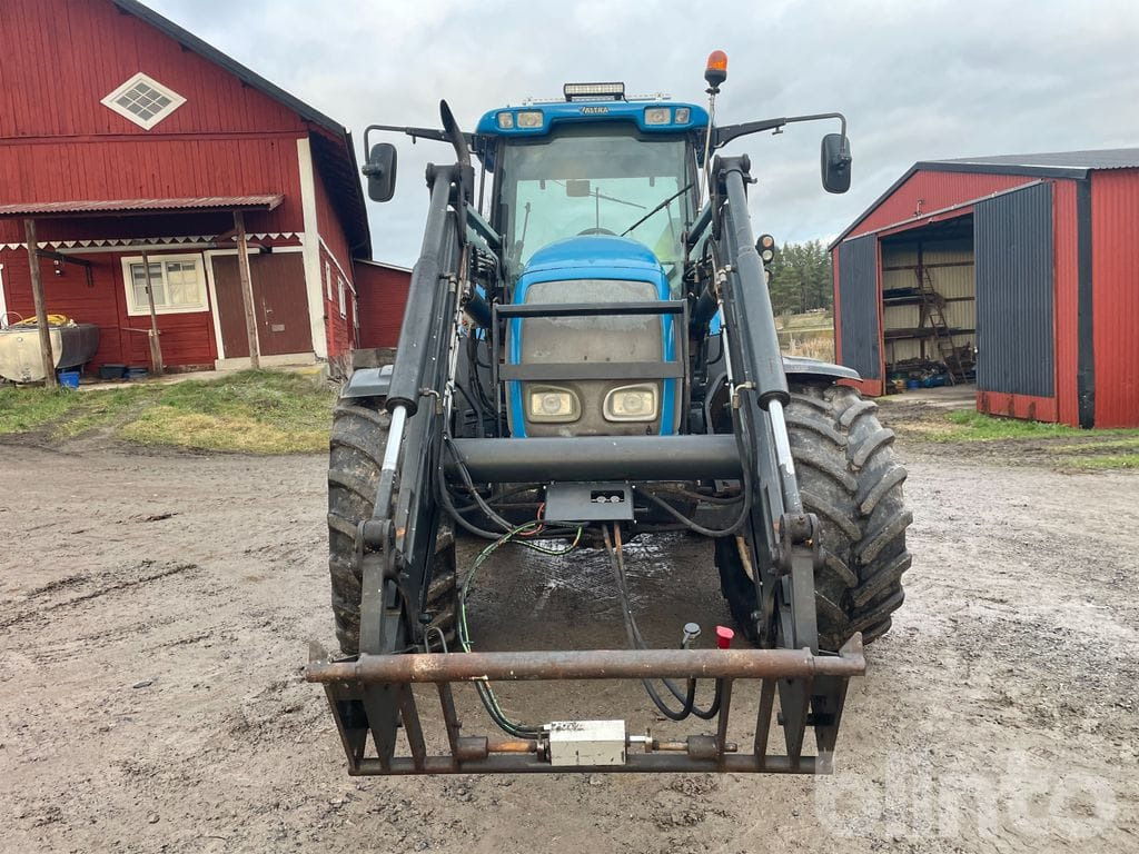 VALTRA M130-4 - Трактор: фото 2 VALTRA M130-4 - Трактор: фото 2