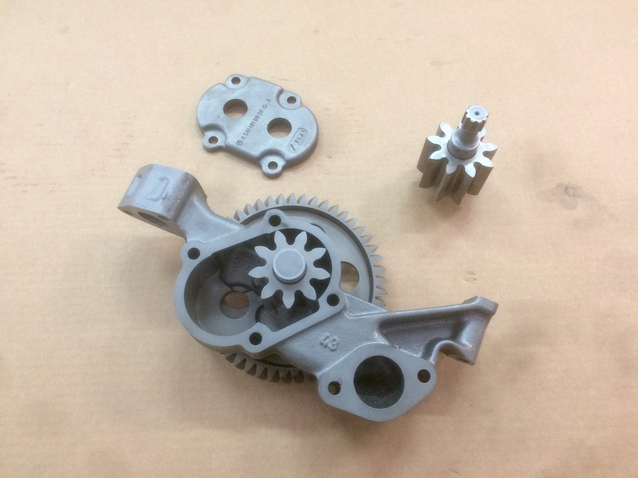 POMPA OLIO MOTORE MERCEDES OM457HLA - Масляный насос для Грузовиков: фото 1 POMPA OLIO MOTORE MERCEDES OM457HLA - Масляный насос для Грузовиков: фото 1