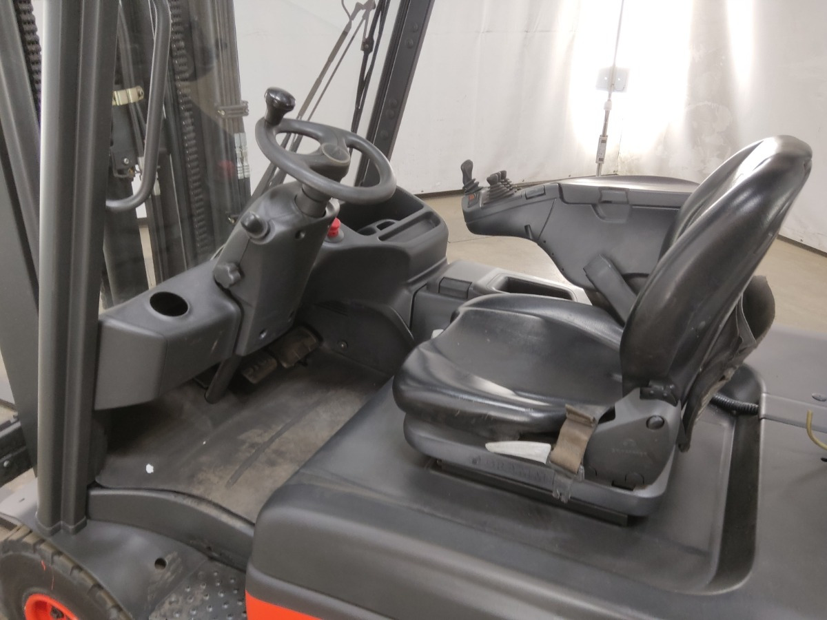 Linde E30L - Электропогрузчик: фото 3 Linde E30L - Электропогрузчик: фото 3