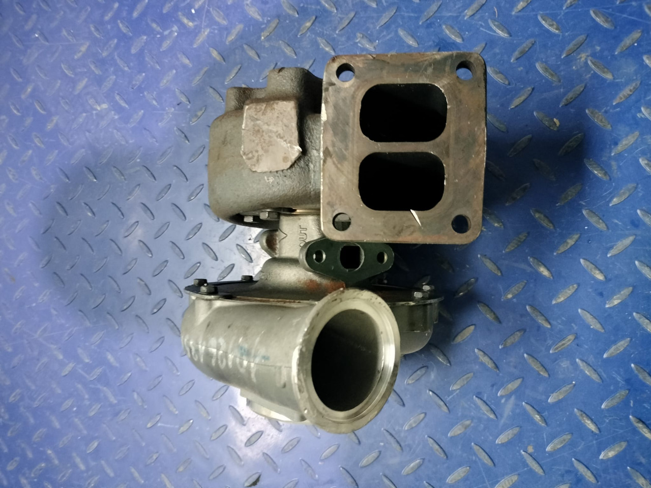 HOLSET Holset HX50-3767758 - Турбина для Грузовиков: фото 1 HOLSET Holset HX50-3767758 - Турбина для Грузовиков: фото 1