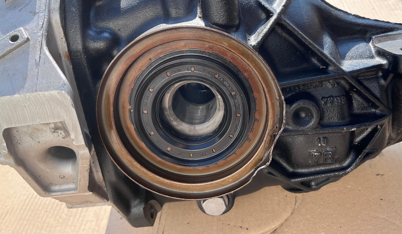 MERCEDES-BENZ C-Class Rear Differential W205 A2053500124 - Дифференциал: фото 2 MERCEDES-BENZ C-Class Rear Differential W205 A2053500124 - Дифференциал: фото 2