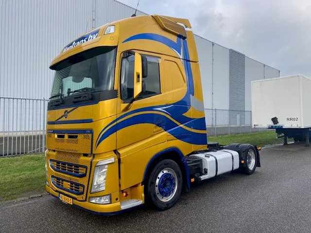 Volvo FH 13.460 low deck trekker, met XL cabine, special paint en incl parc cool, fridge, - Тягач: фото 1 Volvo FH 13.460 low deck trekker, met XL cabine, special paint en incl parc cool, fridge, - Тягач: фото 1
