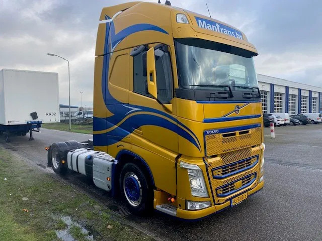 Volvo FH 13.460 low deck trekker, met XL cabine, special paint en incl parc cool, fridge, - Тягач: фото 2 Volvo FH 13.460 low deck trekker, met XL cabine, special paint en incl parc cool, fridge, - Тягач: фото 2