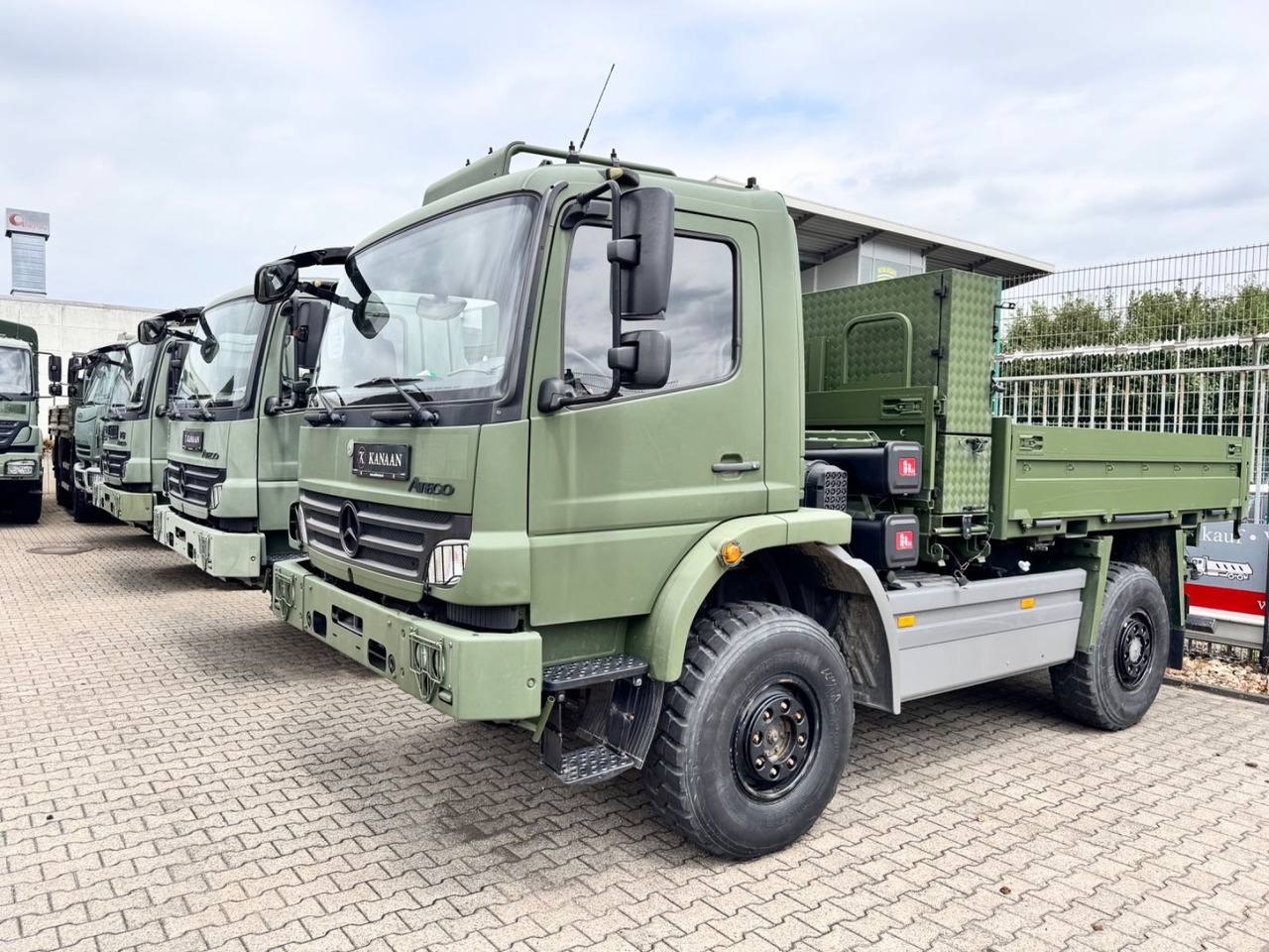 Mercedes-Benz 1018 Atego 4x4 Allrad Miltär Camper Expedition - Грузовик-контейнеровоз/ Сменный кузов: фото 1 Mercedes-Benz 1018 Atego 4x4 Allrad Miltär Camper Expedition - Грузовик-контейнеровоз/ Сменный кузов: фото 1